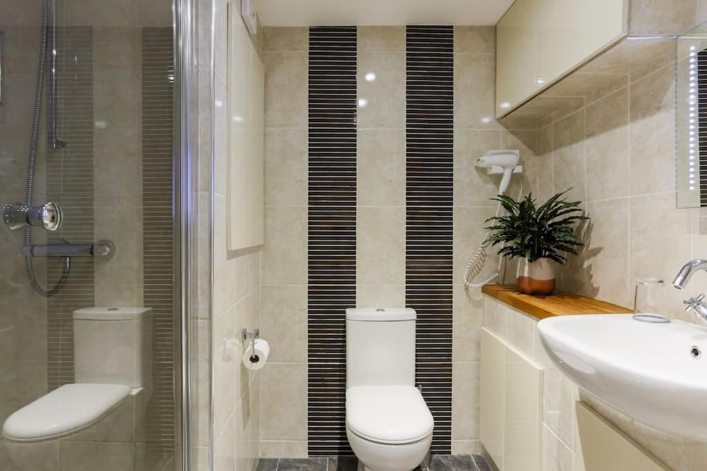 Truro Apartment In A Stunning Quiet Location Bagian luar foto