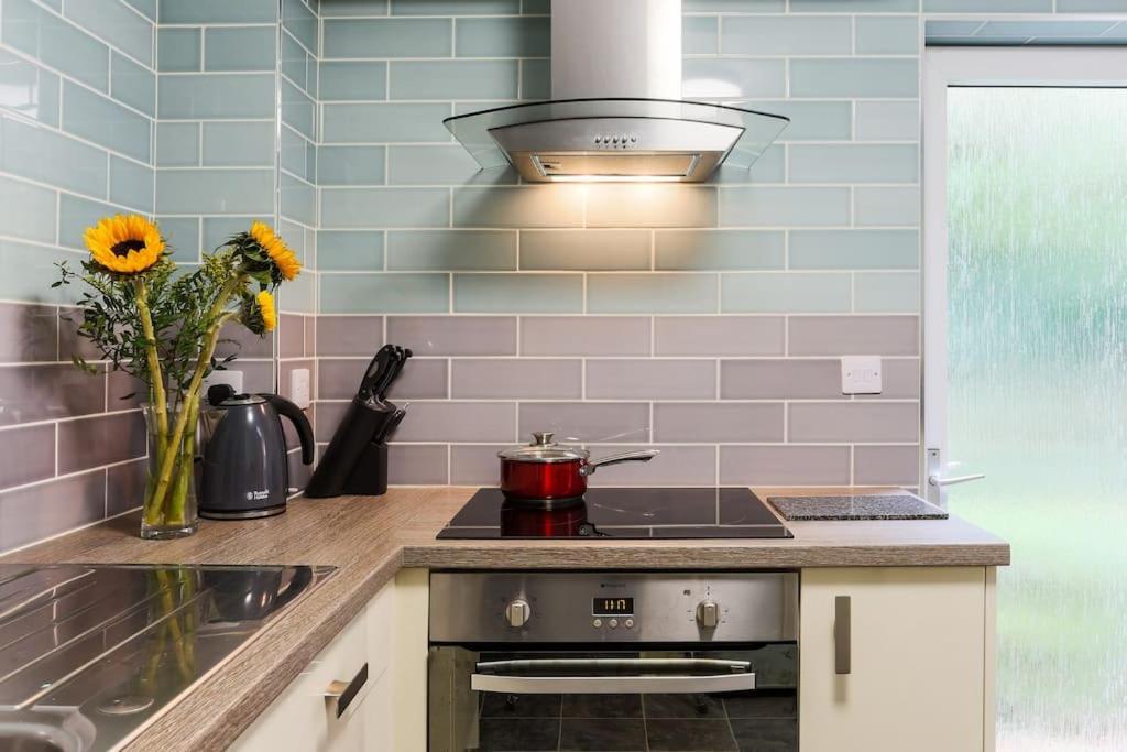 Truro Apartment In A Stunning Quiet Location Bagian luar foto
